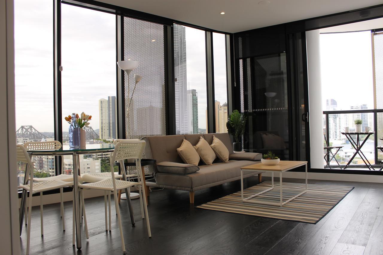 Spectacular Views Of Cbd By Fv With Free Car Park Apartment Brisbane