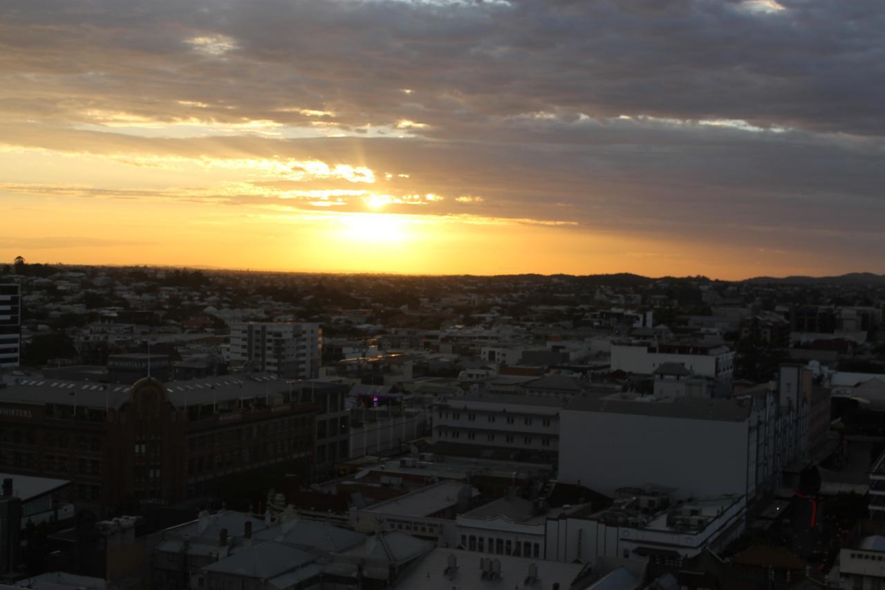 Spectacular Views Of Cbd By Fv With Free Car Park Apartment *